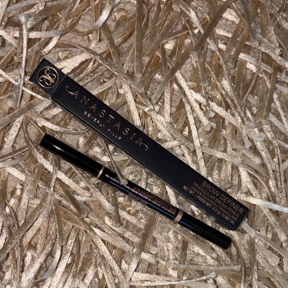 Anastasia Beverly Hills Other - Anastasia Beverly Hills Brow Definer dark brown